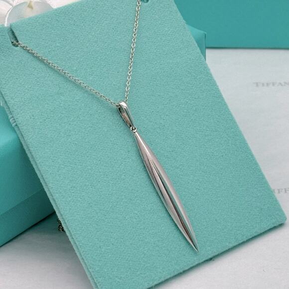Tiffany & Co. 18K White Gold Feather Pendant Pendant Charm 750 Gift Pouch & Box - Picture 7 of 12